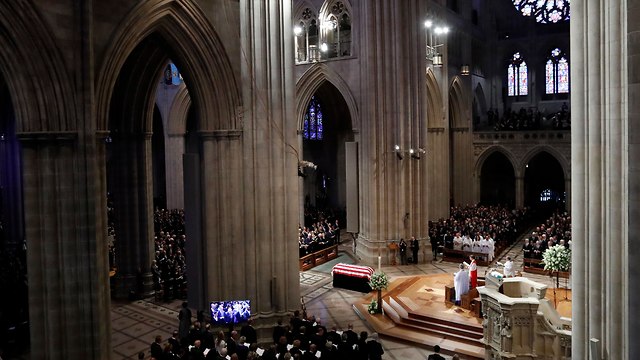 הלוויה של ג'ון מקיין הקתדרלה הלאומית של וושינגטון (צילום: AP)