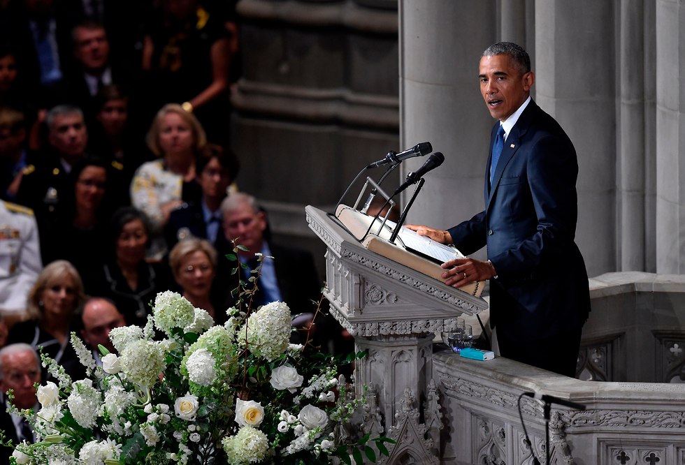 ברק אובמה הספד ב הלוויה של ג'ון מקיין וושינגטון  (צילום: AFP)