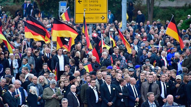 הפגנה הפגנת ימין קיצוני בעיר קמניץ גרמניה מהגרים חשודים ברצח (צילום: AFP)