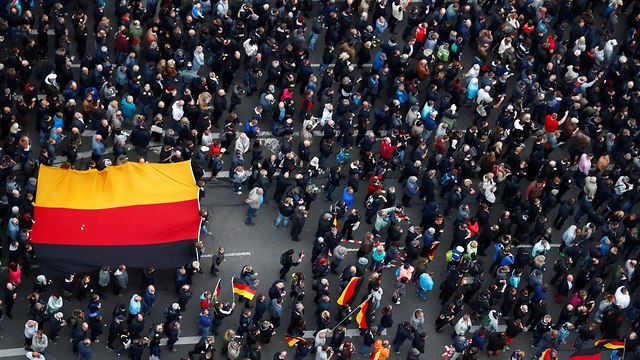 הפגנה הפגנת ימין קיצוני בעיר קמניץ גרמניה מהגרים חשודים ברצח (צילום: רויטרס)