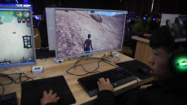סין רוצה שהילדים ישחקו פחות במשחקי וידאו בגלל בעיות ראייה (צילום: AFP)