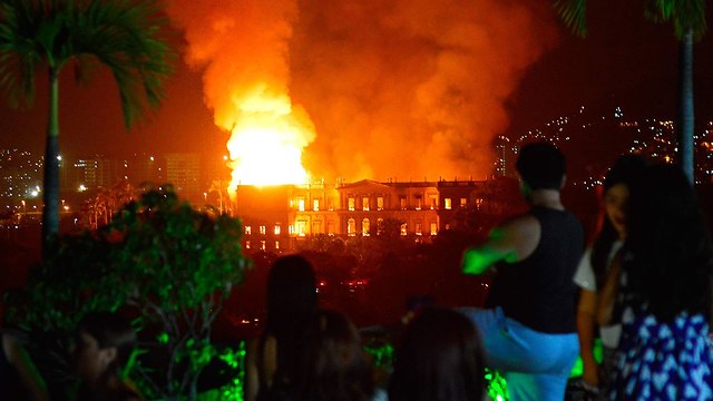שריפה במוזיאון הלאומי של ברזיל בריו דה ז'ניירו (צילום: EPA)