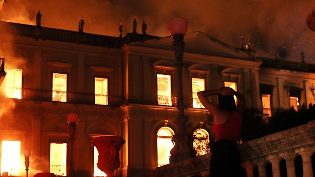 שריפה במוזיאון הלאומי של ברזיל בריו דה ז'ניירו (צילום: רויטרס)
