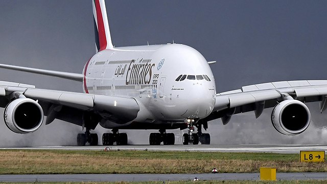 Самолет A380-800 компании Emirates. Фото: EPA