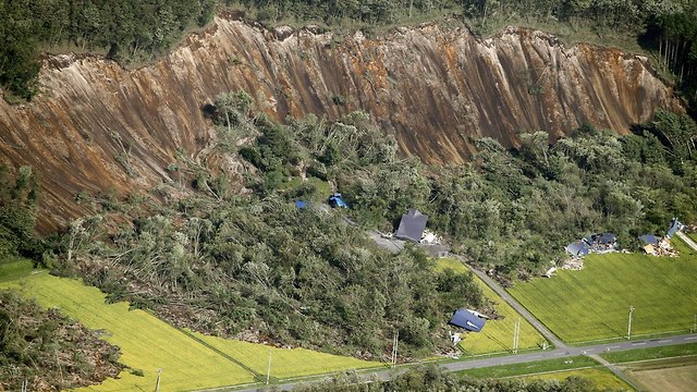 יפן רעידת אדמה הוקאידו נזק (צילום: רויטרס)