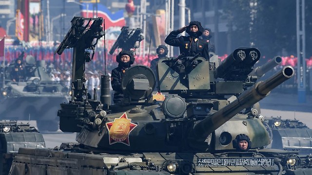 צפון קוריאה מצעד צבאי ל רגל 70 שנה ל מדינה קים ג'ונג און (צילום: AFP)