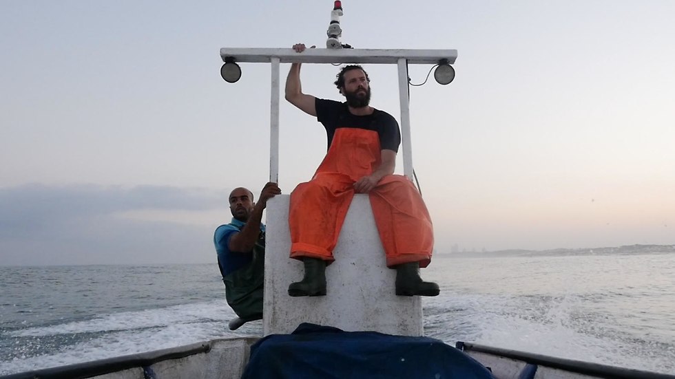 מסע של שני דייגים בסירה אחת (צילום מתוך הוידיאו)