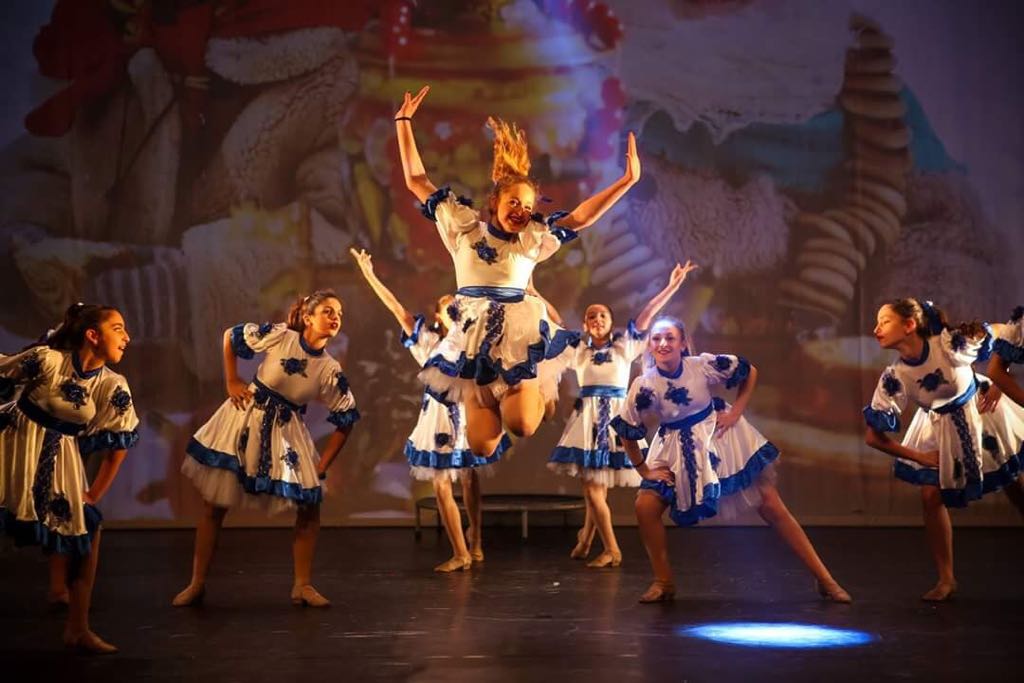 Русский танец "Конфетки-бараночки". Фото: из архива ансамбля