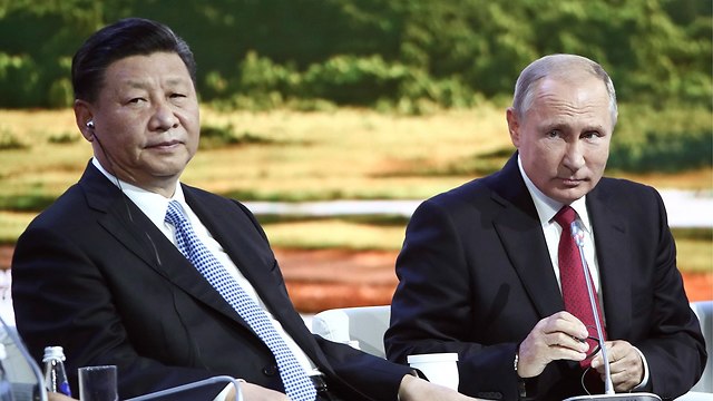 נשיא רוסיה ולדימיר פוטין עם נשיא סין שי ג'ינפינג  (צילום: AP)