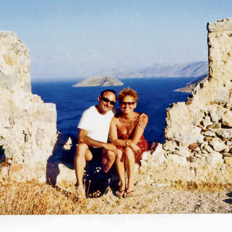 רחלה ושמעון בטיול בקפריסין לפני כ־ 20 שנה