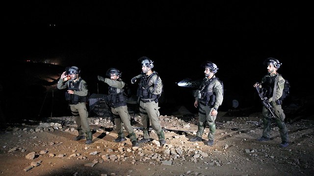 שוטרים בחאן אל אחמר (צילום: AP)