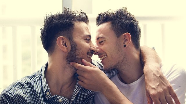 זוג גברים מאוהב (צילום: Shutterstock)