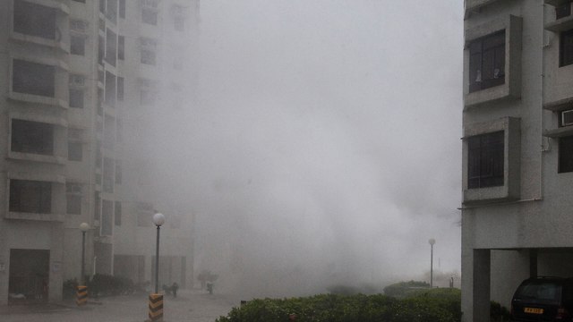 הטייפון מגיע להונג קונג (צילום: EPA)