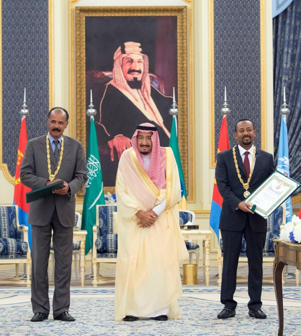 מנהיגי אתיופיה ו אריתריאה חותמים על הסכם שלום ב סעודיה (צילום: EPA)