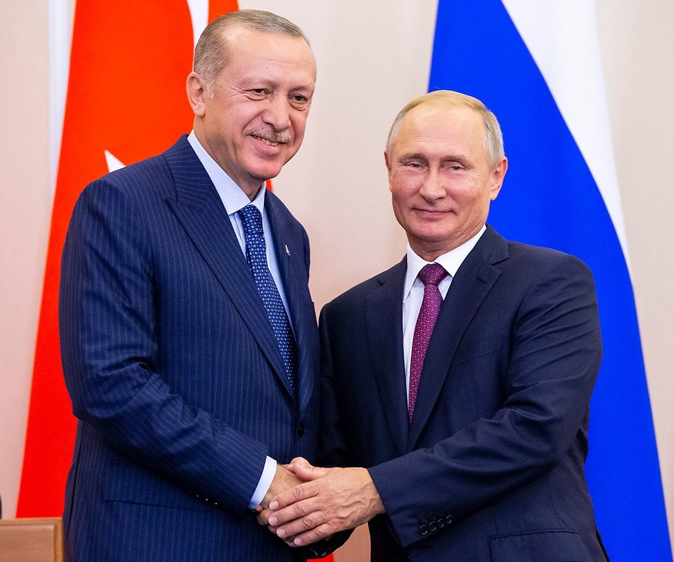 ולדימיר פוטין פגישה עם נשיא טורקיה רג'פ טאיפ ארדואן בסוצ'י רוסיה (צילום: EPA)