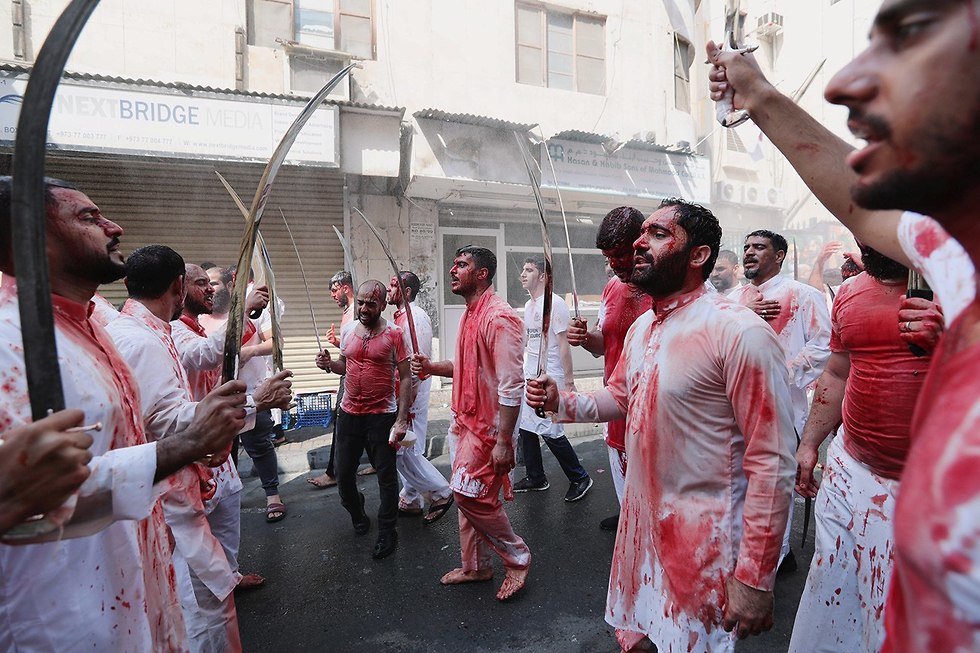 יום ה עשוראא מוסלמים שיעים מנאמה בחריין (צילום: רויטרס)