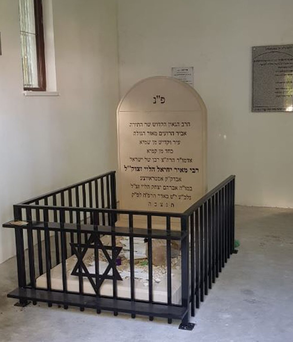 Grave of Rabbi Y.M. of Ostrowiec (Photo: Meir Bulka)