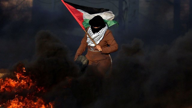 הפגנות התפרעויות פלסטינים גדר עזה (צילום: רויטרס)