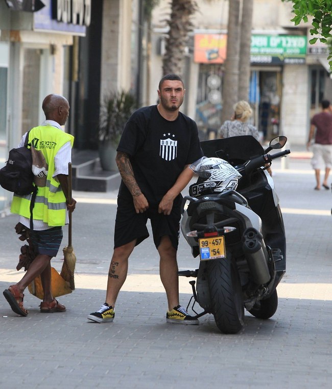 צמוד? נדב גדג' (צילום: מוטי לבטון) צמוד? נדב גדג' (צילום: מוטי לבטון)