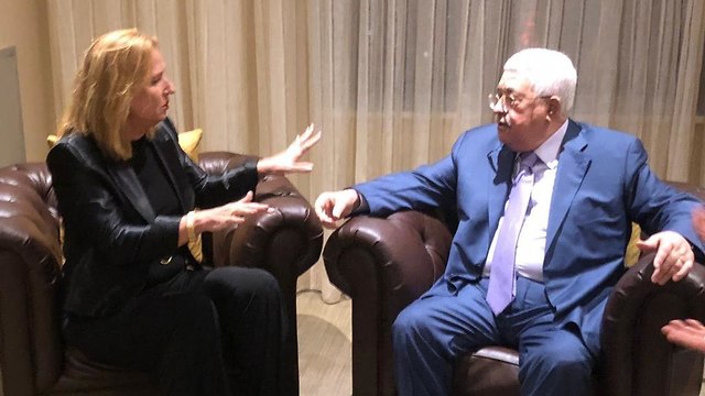 Tzipi Livni with Mahmoud Abbas 