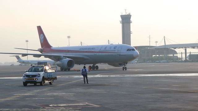 Самолет китайской авиакомпании . Фото: Итай Блюменталь