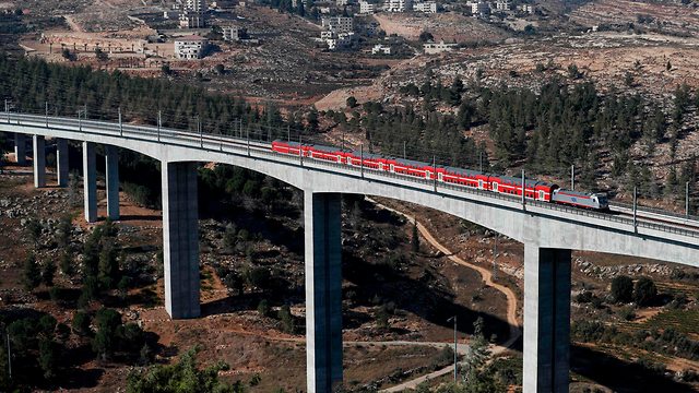 רכבת קן תל אביב ירושלים (צילום: AFP)