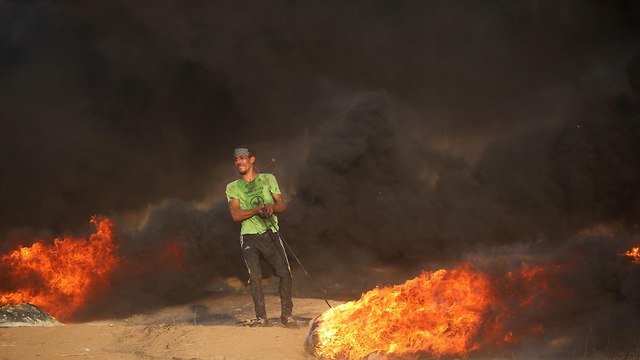 מהומות פלסטינים גדר עוטף עזה (צילום: AFP)