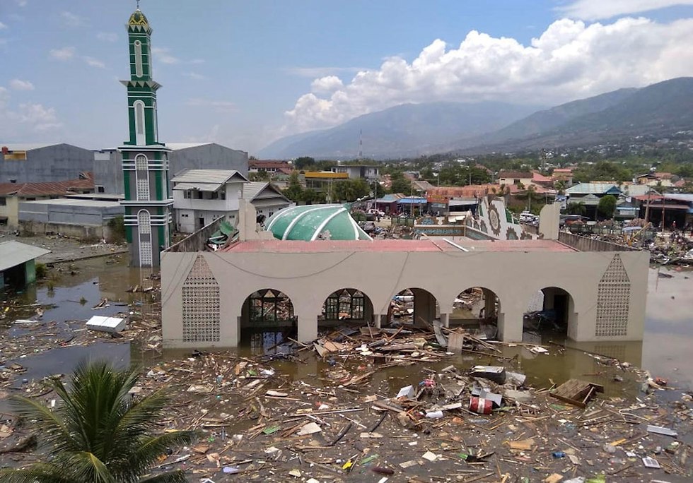 הריסות אחרי רעידת אדמה וצונאמי באינדונזיה (צילום: AP)