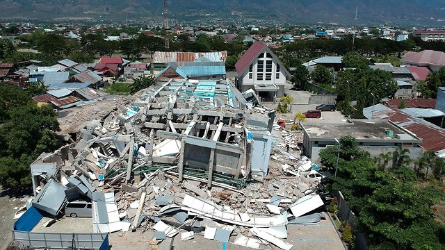 ההרס לאחר רעידת האדמה באינדונזיה (צילום: AFP)