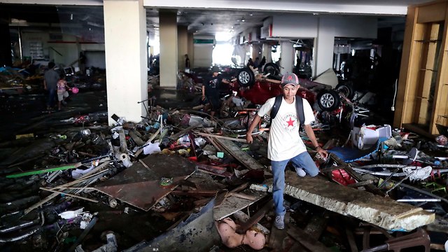 ההרס לאחר רעידת האדמה באינדונזיה (צילום: EPA)
