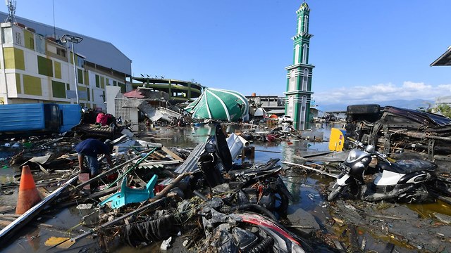 ההרס לאחר רעידת האדמה באינדונזיה (צילום: AFP)