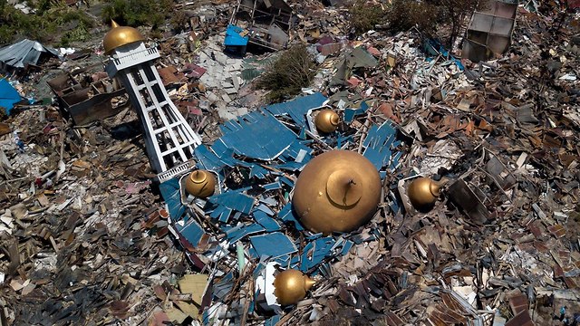 ההרס באינדונזיה בעקבות רעידת האדמה והצונאמי (צילום: EPA)