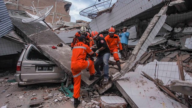 ההרס באינדונזיה בעקבות רעידת האדמה והצונאמי (צילום: רויטרס, Antara Foto/Muhammad Adimaja)