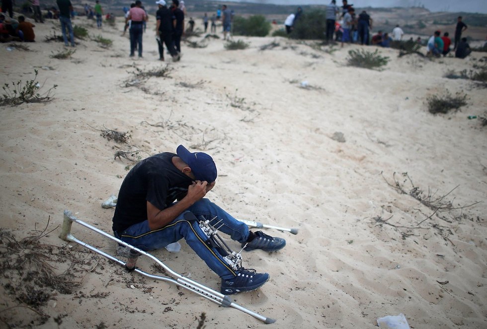 הפרת סדר ימית הפגנה פלסטינים גבול ישראל עם רצועת עזה משט ימי מפגינים פינוי פצוע (צילום: רויטרס)