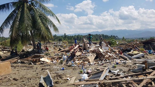 אינדונזיה רעידת אדמה צונאמי (צילום: EPA)