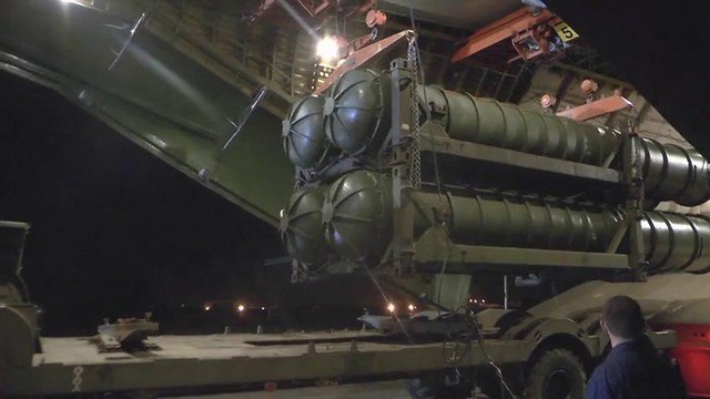 Российские ЗРК С-300 прибыли в Сирию