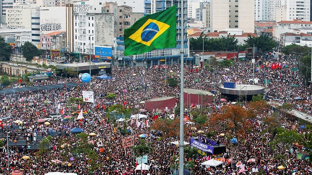 ברזיל הפגנה נגד ז'איר בולסונרו סאו פאולו (צילום: רויטרס)