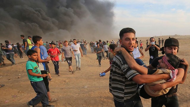 התפרעויות של פלסטינים ברצועת עזה (צילום: AFP)