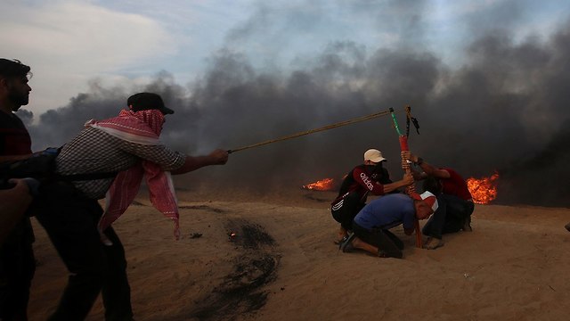 התפרעויות של פלסטינים ברצועת עזה (צילום: AP)