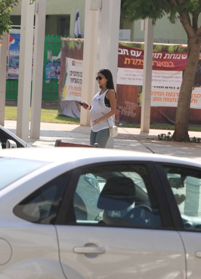 יד על הבטן זה מאסט (צילום: מוטי לבטון) יד על הבטן זה מאסט (צילום: מוטי לבטון)