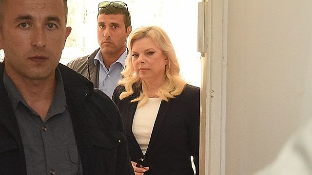 Sara Netanyahu entering court 