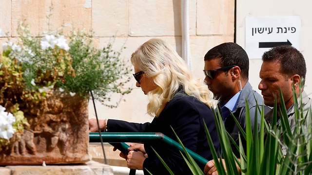 שרה נתניהו בית משפט השלום ירושלים (צילום: AFP)