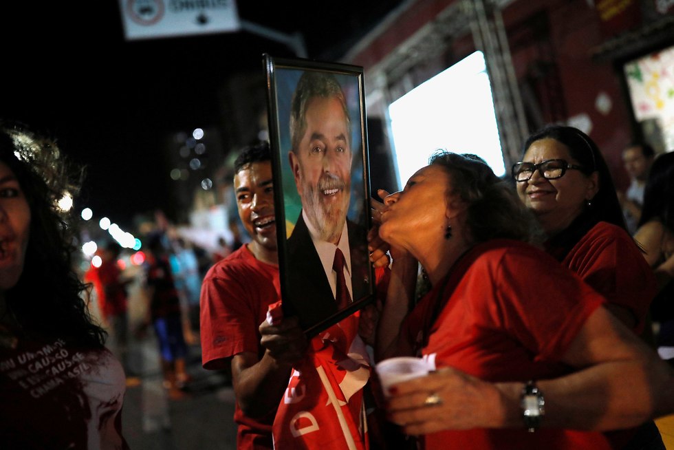 תומכי הנשיא לשעבר לואיז אינסיו לולה דה סילבה  בבחירות בברזיל (צילום: רויטרס)