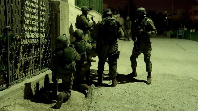 IDF forces searching for the terrorist (Photo: IDF Spokesman's Office)