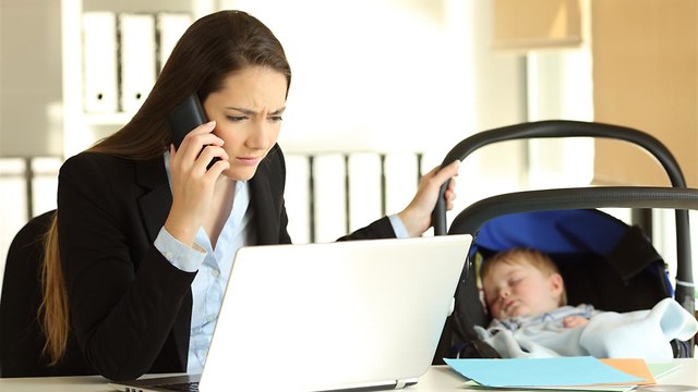 תינוק במשרד (צילום: shutterstock)