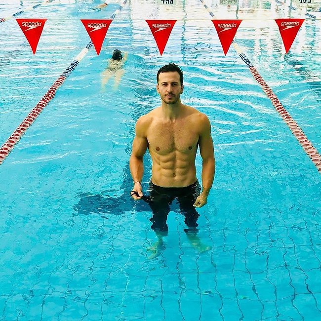 כמה קוביות בן אדם אחד צריך? (צילום: מתוך אינסטגרם) כמה קוביות בן אדם אחד צריך? (צילום: מתוך אינסטגרם)