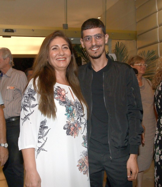 בקשר טוב. קותי עם אמא של מגי אזרזר (צילום: ענת מוסברג) בקשר טוב. קותי עם אמא של מגי אזרזר (צילום: ענת מוסברג)