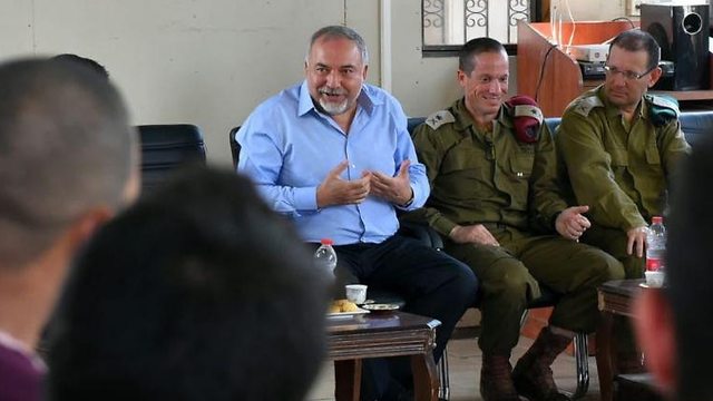 Министр обороны на встрече со спецназом ЦАХАЛа. Фото: пресс-служба армии