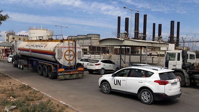 Qatar-funded fuel enters Gaza (Photo: Reuters)