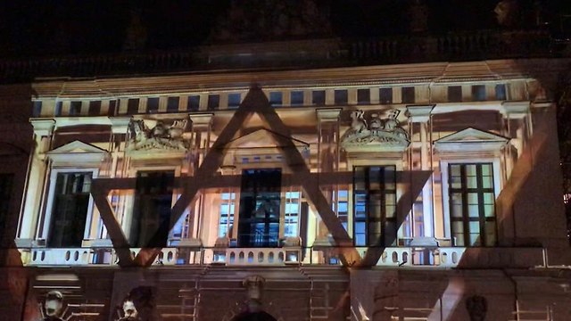 The audio-visual display, projected on the facade of the German Historical Museum.